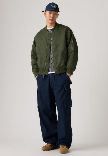 Брюки с накладными карманами