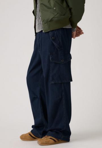 Брюки с накладными карманами