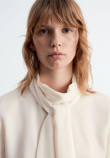 Атласная блузка