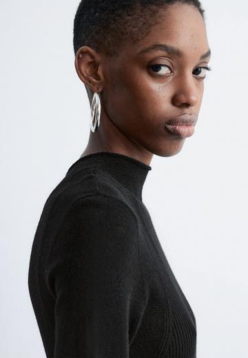 Вязаное платье