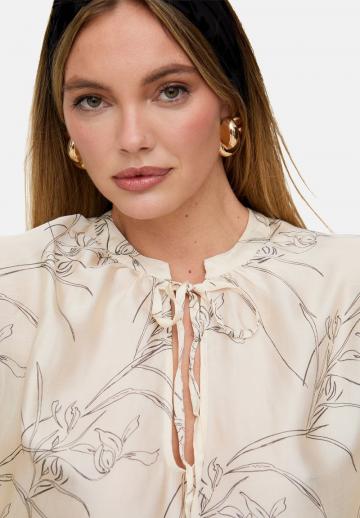 Атласная блузка