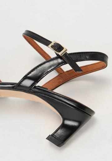 Туфли с ремешком