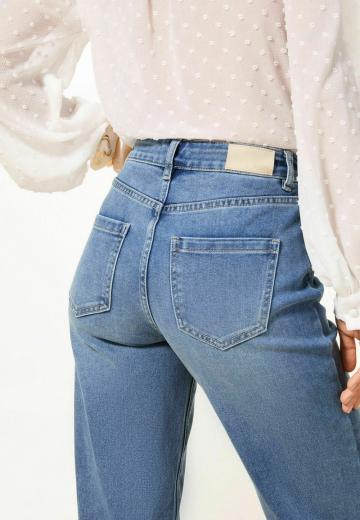 Короткие джинсы