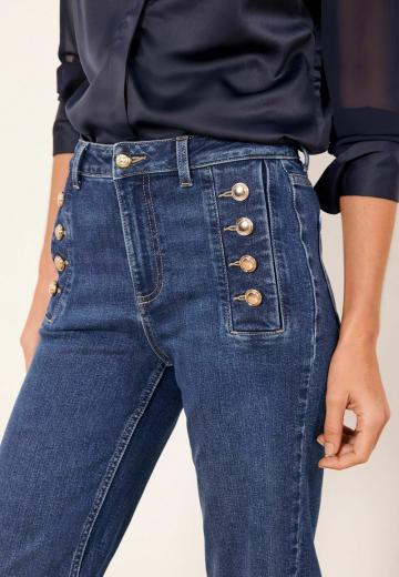 Клешеные джинсы
