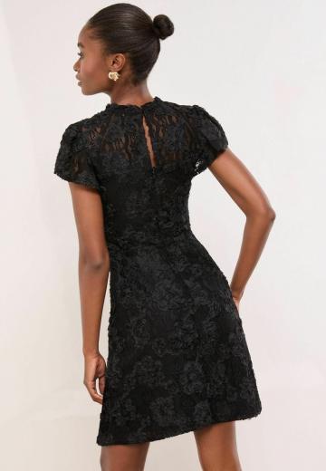 Короткое платье