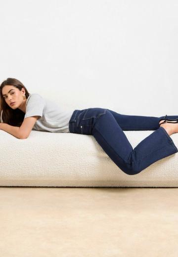 Клешеные джинсы