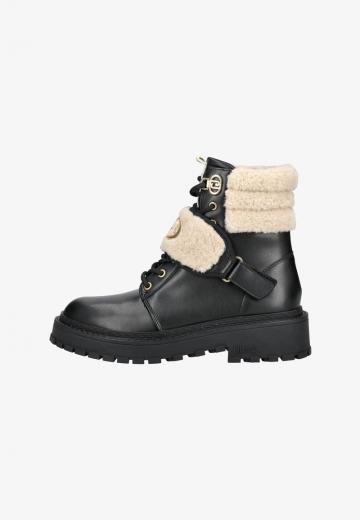 Ботинки на шнуровке