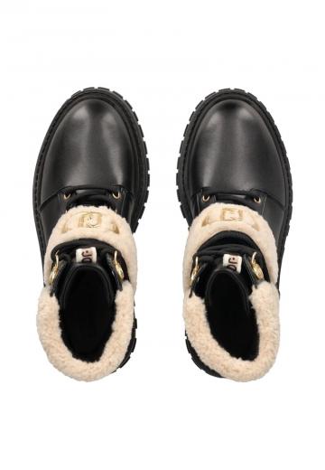 Ботинки на шнуровке