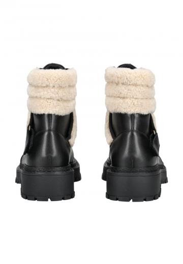 Ботинки на шнуровке