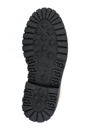 Ботинки на шнуровке