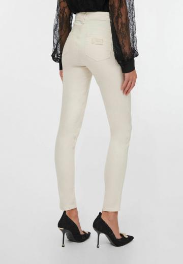 Узкие джинсы