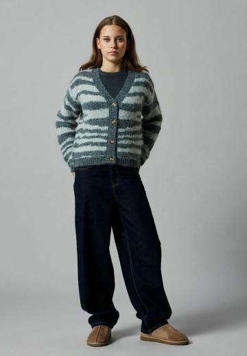 Вязаная кофта
