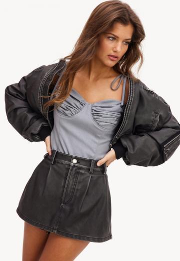 Топ на бретельках