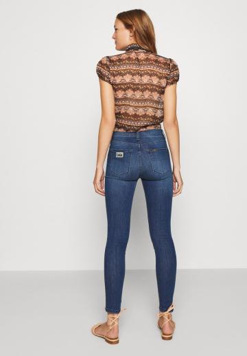 Короткие джинсы