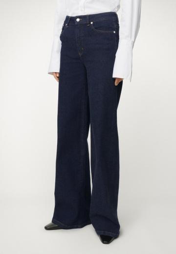 Свободные джинсы