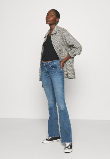 Клешеные джинсы