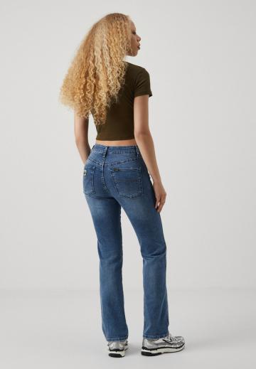 Прямые джинсы