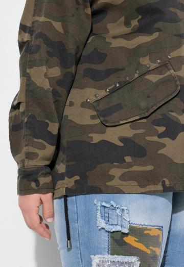 Куртка с накладнымит карманами