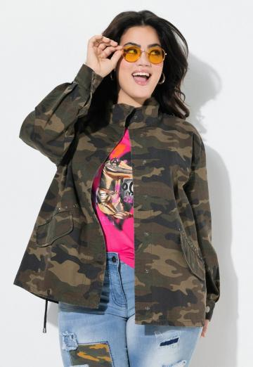 Куртка с накладнымит карманами