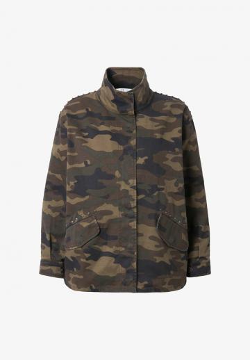 Куртка с накладнымит карманами