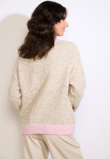 Пуловер в полоску