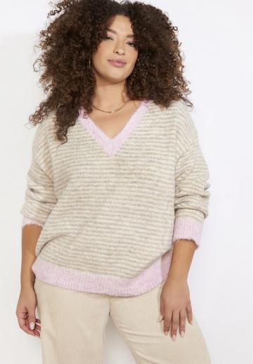 Пуловер в полоску