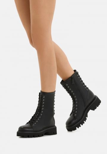 Ботинки на шнуровке