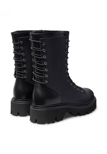 Ботинки на шнуровке