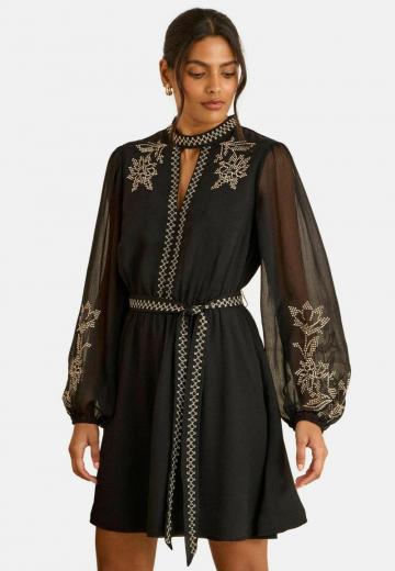 Короткое платье