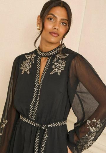 Короткое платье