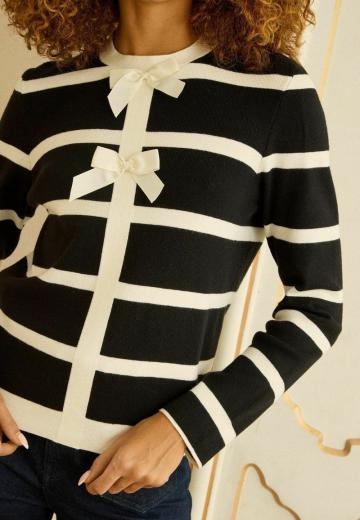 Пуловер в полоску