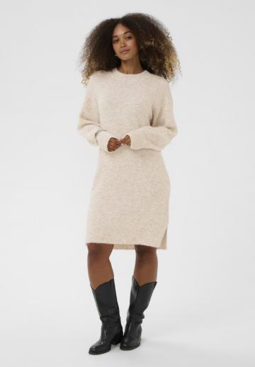 Вязаное платье
