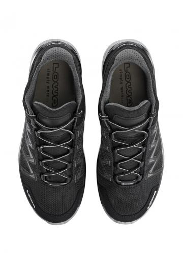 Походные кроссовки