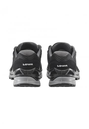 Походные кроссовки