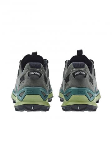 Походные кроссовки