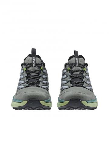 Походные кроссовки