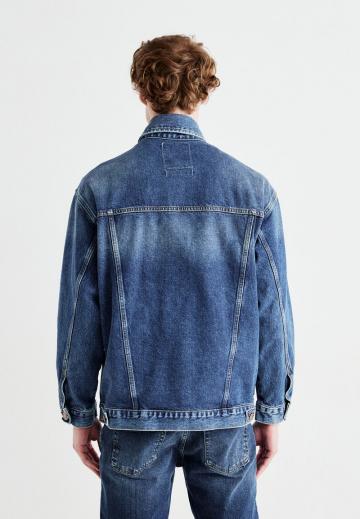 Джинсовая куртка