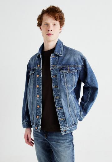 Джинсовая куртка