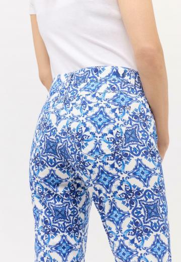 Короткие джинсы