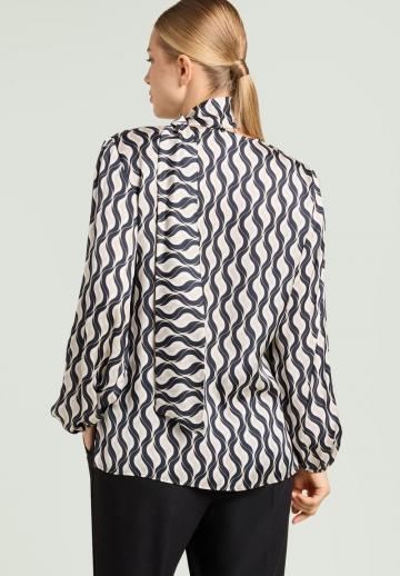 Атласная блузка