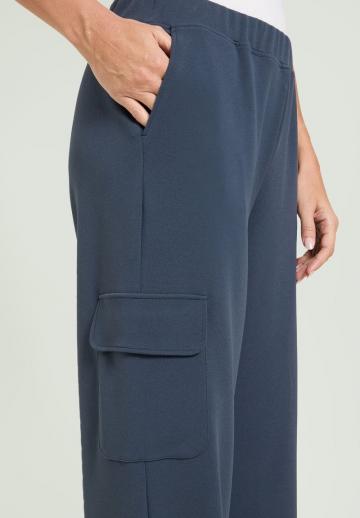 Брюки с накладными карманами