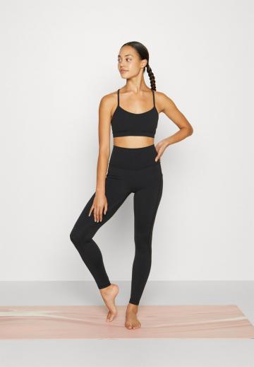 Бюстгальтер без косточек