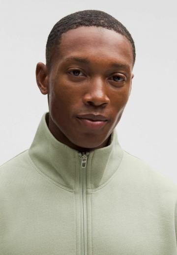 Спортивная кофта