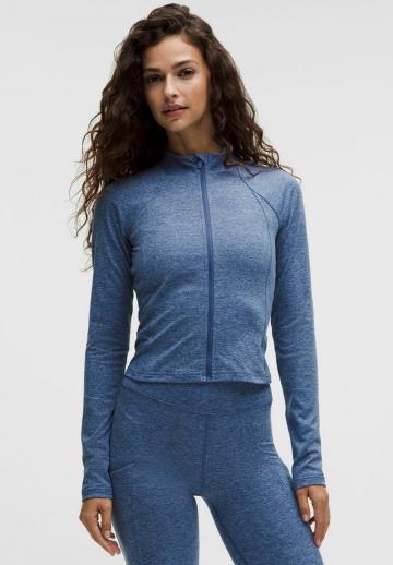 Спортивная куртка