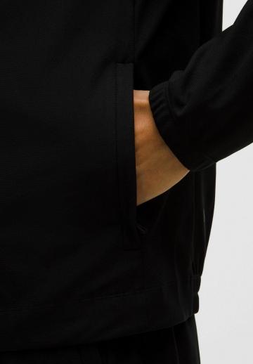 Спортивная куртка