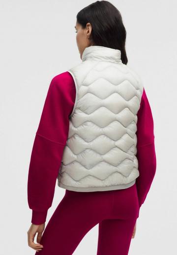 Пуховой жилет
