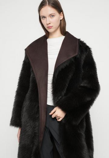 Пальто из искусственной кожи