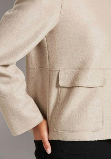 Блейзер с накладными карманами