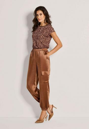 Брюки с накладными карманами