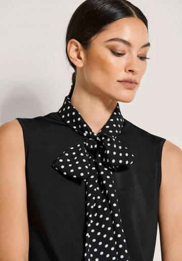 Блузка без рукавов